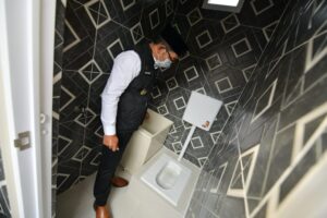 Ridwan Kamil tinjau Toilet / Poto : Humas Jabar