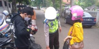 Polisi tunjukan kepada pengendara knalpot Bising / Istimewa
