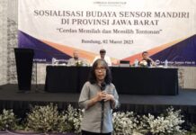 Sekretaris Komisi II LSF Roseri Rosdy Putri menyampaikan paparan pada Sosialisasi Budaya Sensor Mandiri di Bandung (2/3/23)