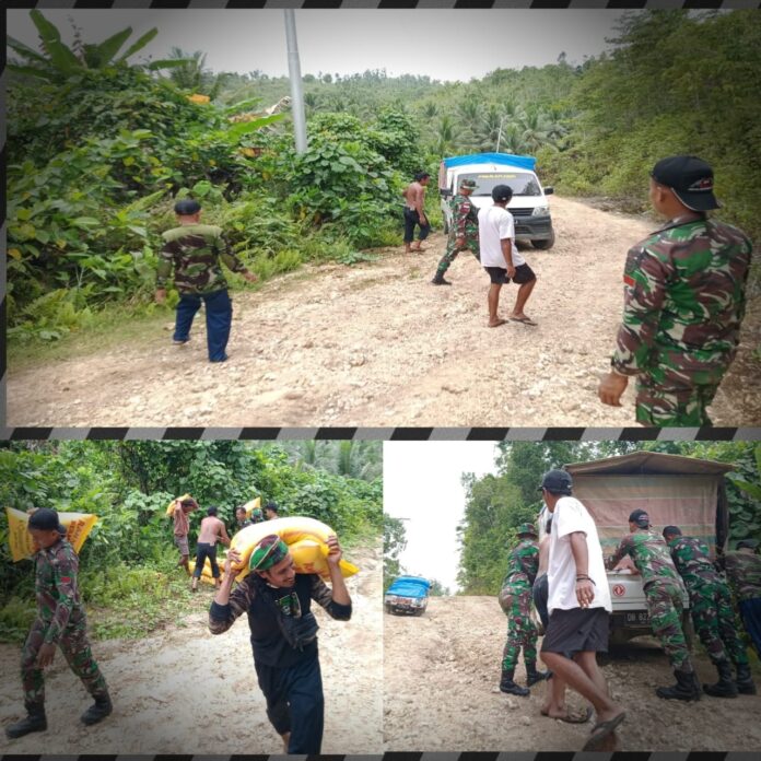 Pos 4 Waci SSK II Satgas Yonarhanud 3/YBY Bantu Pengiriman Sembako ke Desa Sowoli Kec Maba Selatan